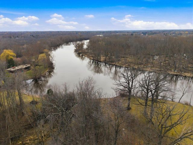 1633 W Eleanor PLACE, Mequon, WI 53092