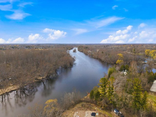 1633 W Eleanor PLACE, Mequon, WI 53092