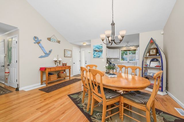 1 Sandview Ter 1, Mashpee, MA 02649