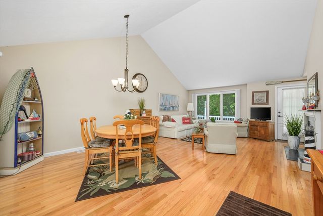 1 Sandview Ter 1, Mashpee, MA 02649