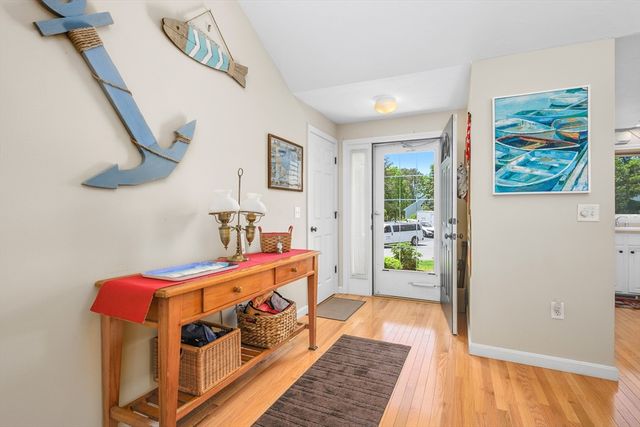 1 Sandview Ter 1, Mashpee, MA 02649