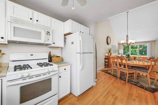 1 Sandview Ter 1, Mashpee, MA 02649