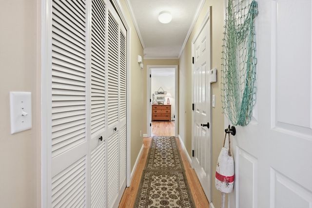 1 Sandview Ter 1, Mashpee, MA 02649