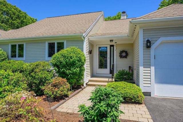 1 Sandview Ter 1, Mashpee, MA 02649