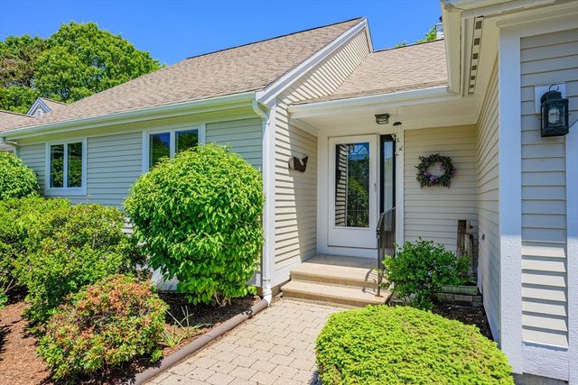 1 Sandview Ter 1, Mashpee, MA 02649