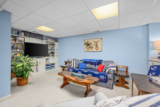 1 Sandview Ter 1, Mashpee, MA 02649