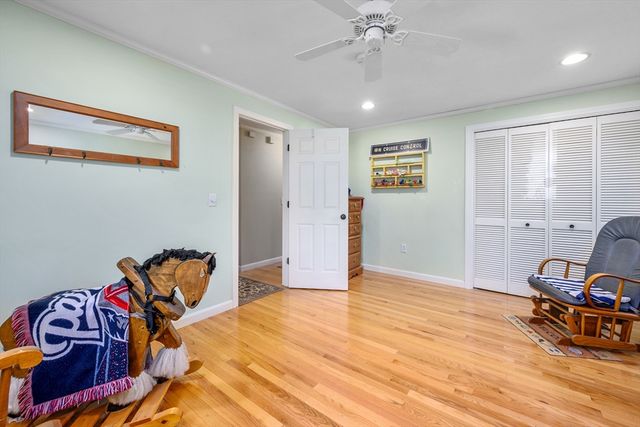1 Sandview Ter 1, Mashpee, MA 02649