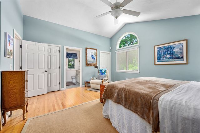 1 Sandview Ter 1, Mashpee, MA 02649