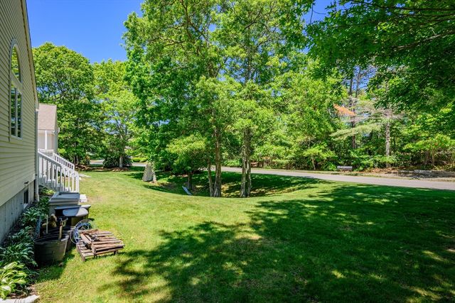 1 Sandview Ter 1, Mashpee, MA 02649