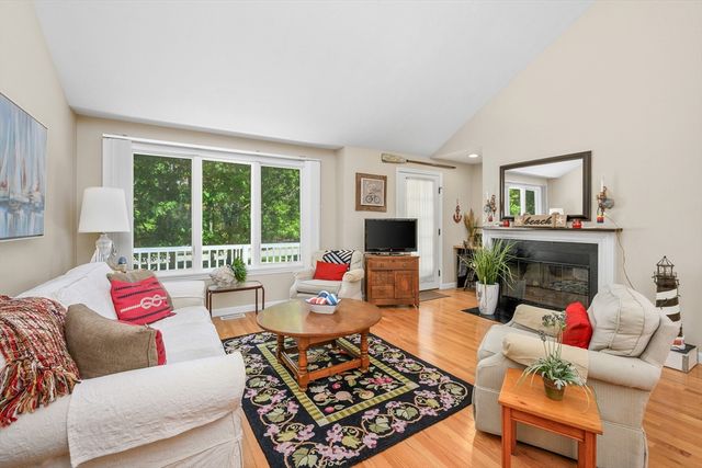 1 Sandview Ter 1, Mashpee, MA 02649
