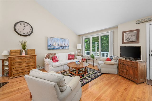 1 Sandview Ter 1, Mashpee, MA 02649