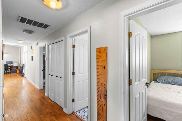 1070 N Ross Lane N, Medford, OR 97501
