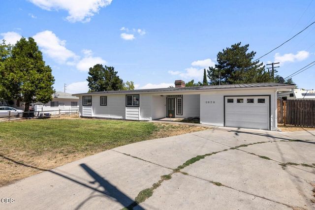 1070 N Ross Lane N, Medford, OR 97501