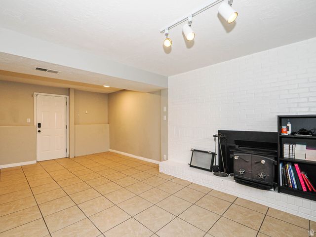 361 E 10450 S, Sandy, UT 84070