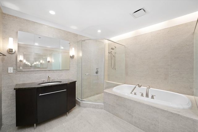 401 N WABASH Avenue 81F, Chicago, IL 60611
