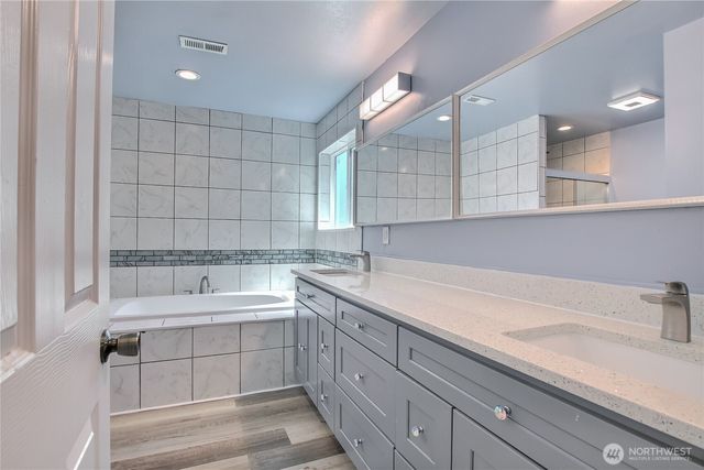 27025 14th Avenue S, Des Moines, WA 98918