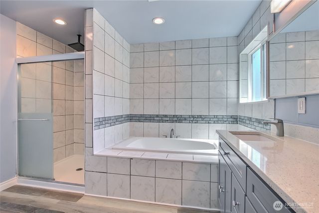 27025 14th Avenue S, Des Moines, WA 98918