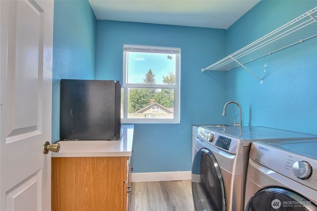27025 14th Avenue S, Des Moines, WA 98918