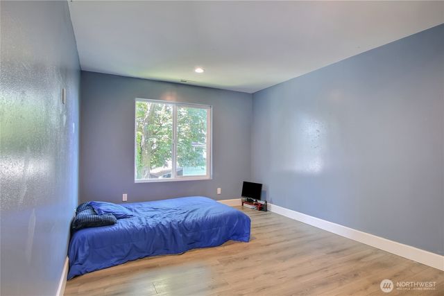 27025 14th Avenue S, Des Moines, WA 98918
