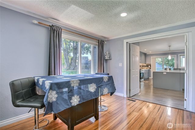 27025 14th Avenue S, Des Moines, WA 98918