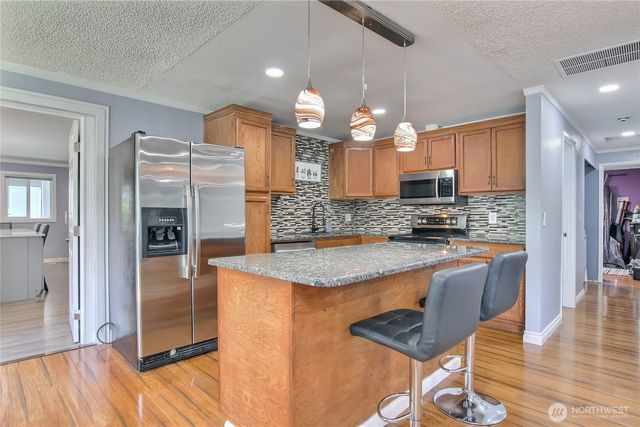 27025 14th Avenue S, Des Moines, WA 98918
