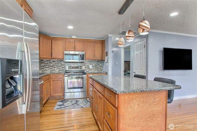 27025 14th Avenue S, Des Moines, WA 98918