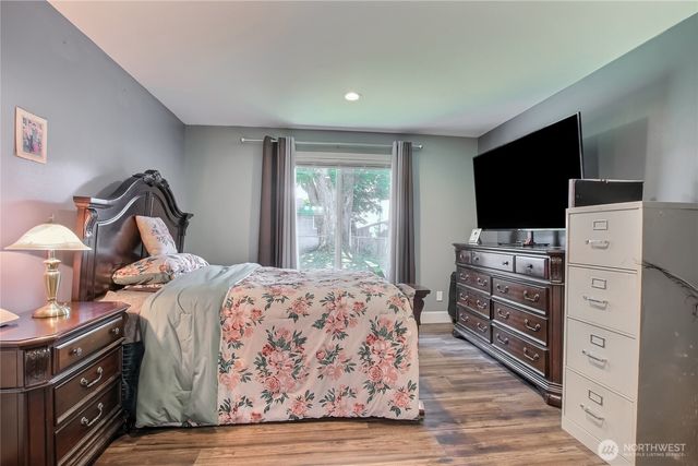 27025 14th Avenue S, Des Moines, WA 98918