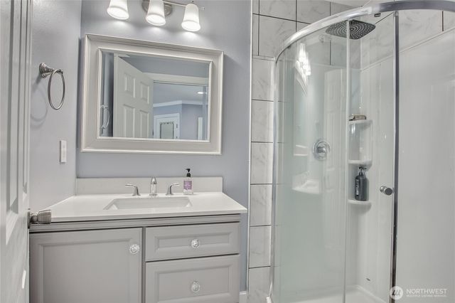 27025 14th Avenue S, Des Moines, WA 98918
