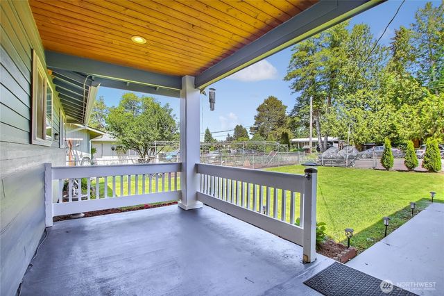 27025 14th Avenue S, Des Moines, WA 98918