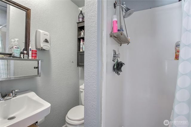 27025 14th Avenue S, Des Moines, WA 98918
