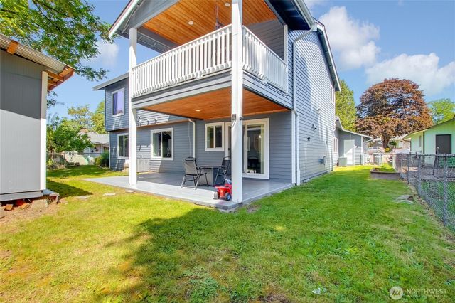 27025 14th Avenue S, Des Moines, WA 98918