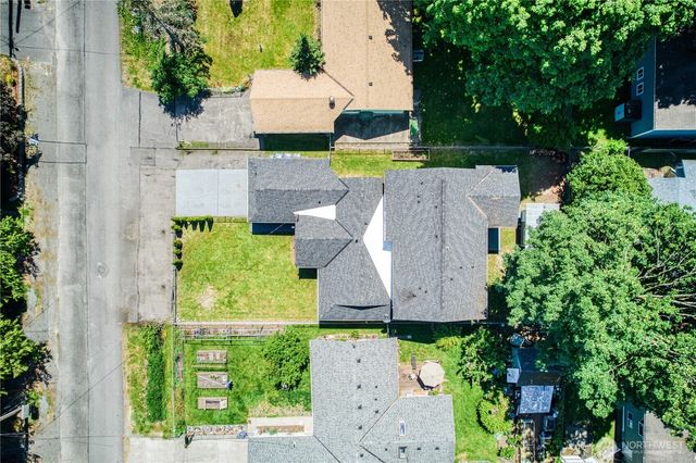 27025 14th Avenue S, Des Moines, WA 98918