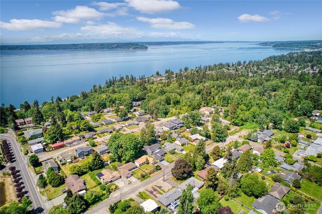 27025 14th Avenue S, Des Moines, WA 98918
