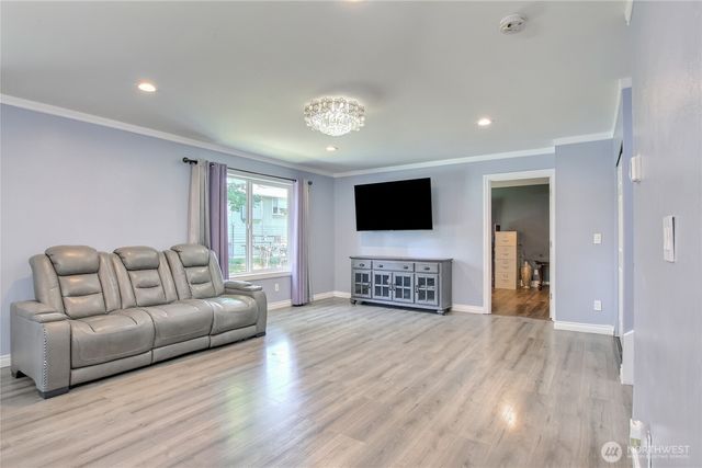 27025 14th Avenue S, Des Moines, WA 98918