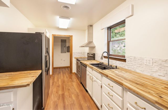 5640 Highway 11 W, Rogersville, TN 37857