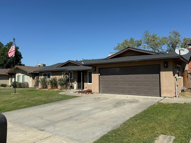 1074 Raymond Road, Hanford, CA 93230