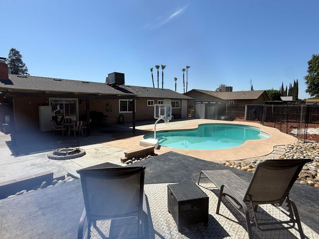 1074 Raymond Road, Hanford, CA 93230