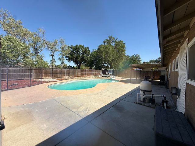 1074 Raymond Road, Hanford, CA 93230