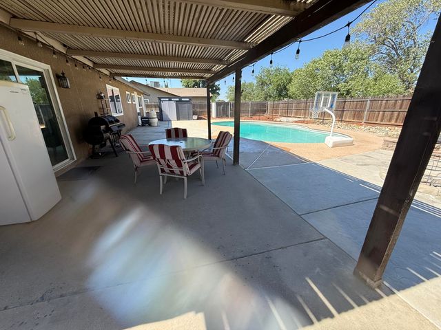 1074 Raymond Road, Hanford, CA 93230
