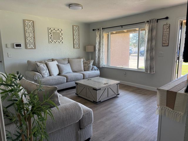 1074 Raymond Road, Hanford, CA 93230