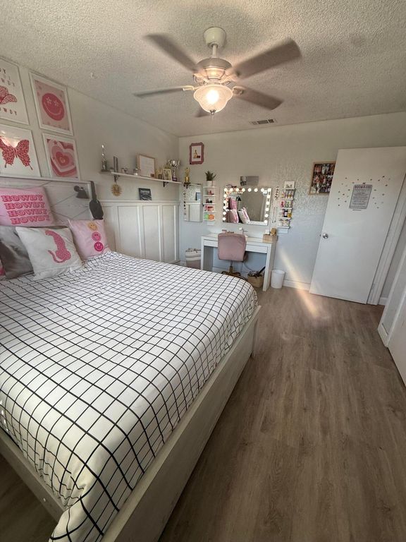 Image 20 of property listing at 1074 Raymond Road, Hanford, CA 93230