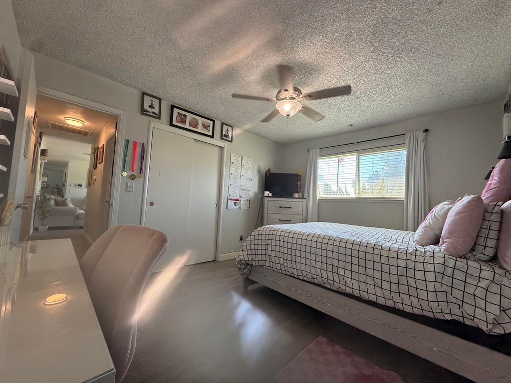 Image 22 of property listing at 1074 Raymond Road, Hanford, CA 93230