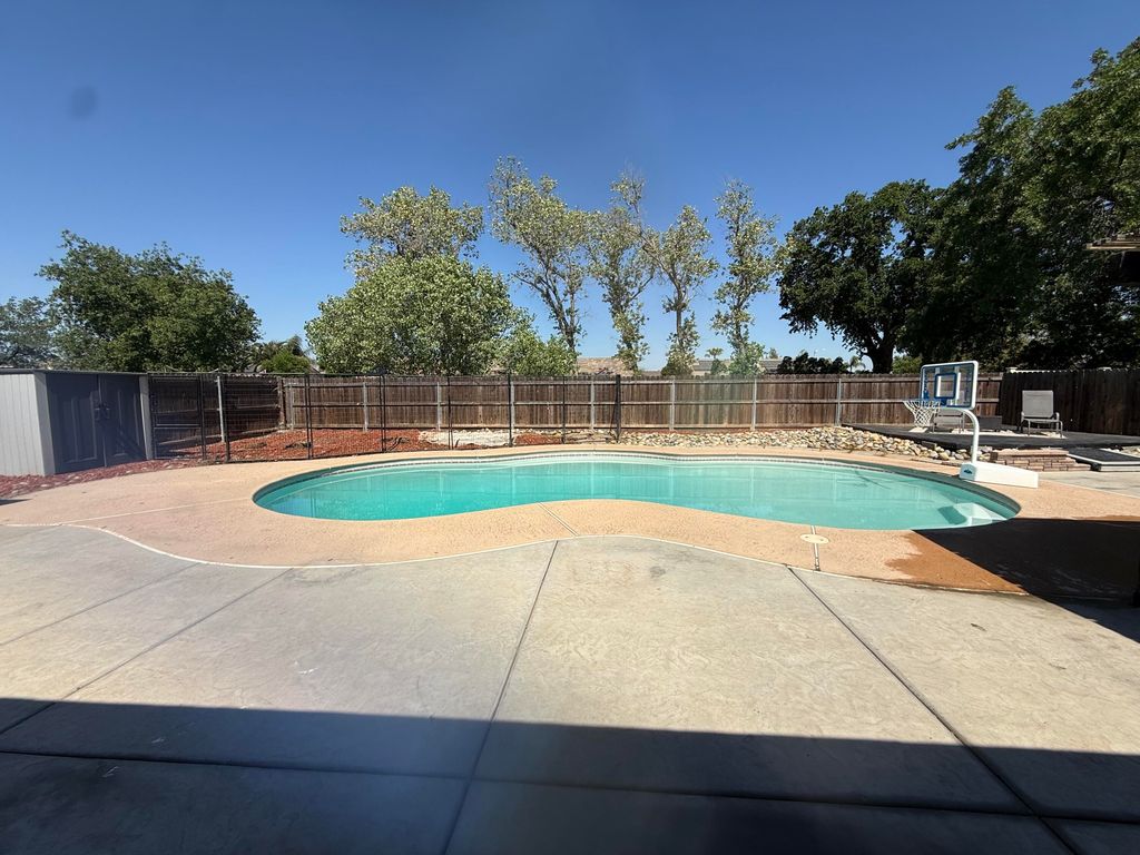 Image 28 of property listing at 1074 Raymond Road, Hanford, CA 93230