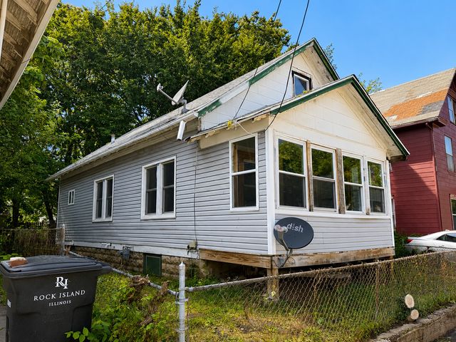 734 13th Street, Rock Island, IL 61201