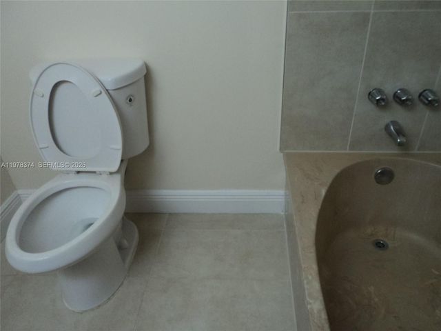 1301 NE 7th St 511, Hallandale Beach, FL 33009