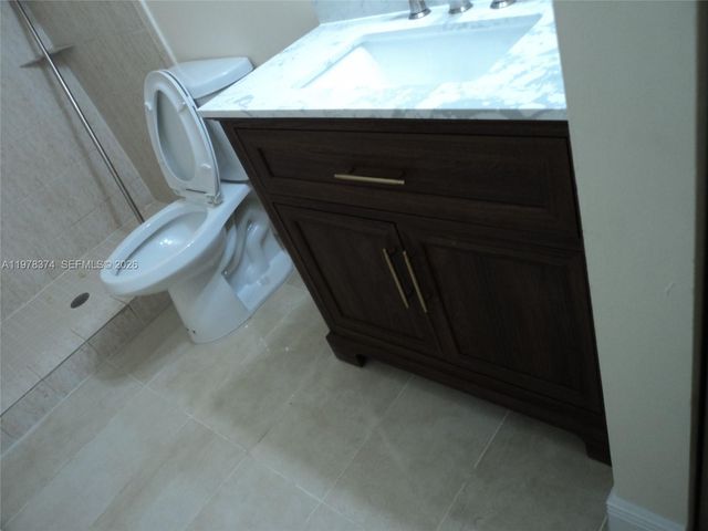 1301 NE 7th St 511, Hallandale Beach, FL 33009