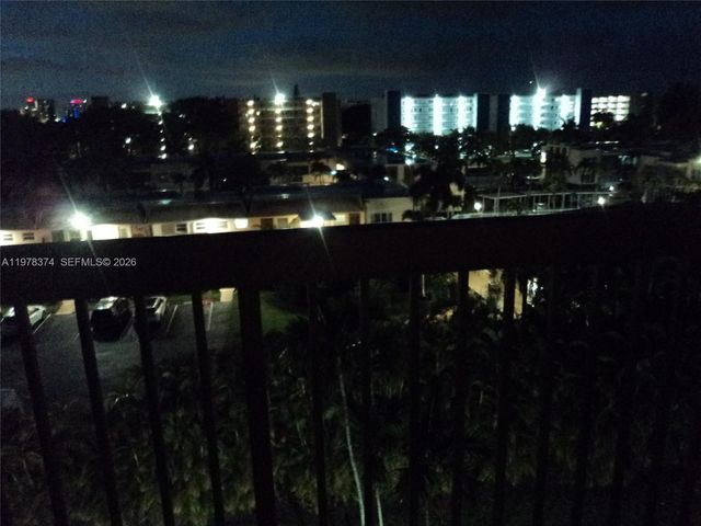 1301 NE 7th St 511, Hallandale Beach, FL 33009