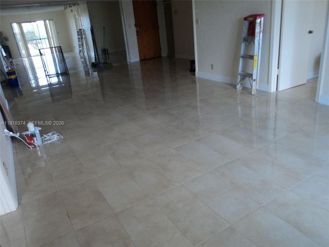 1301 NE 7th St 511, Hallandale Beach, FL 33009