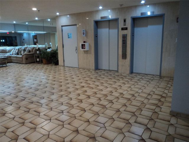 1301 NE 7th St 511, Hallandale Beach, FL 33009