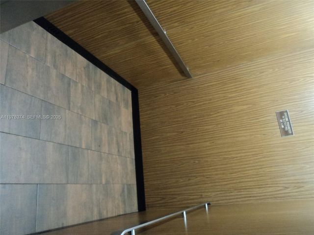 1301 NE 7th St 511, Hallandale Beach, FL 33009